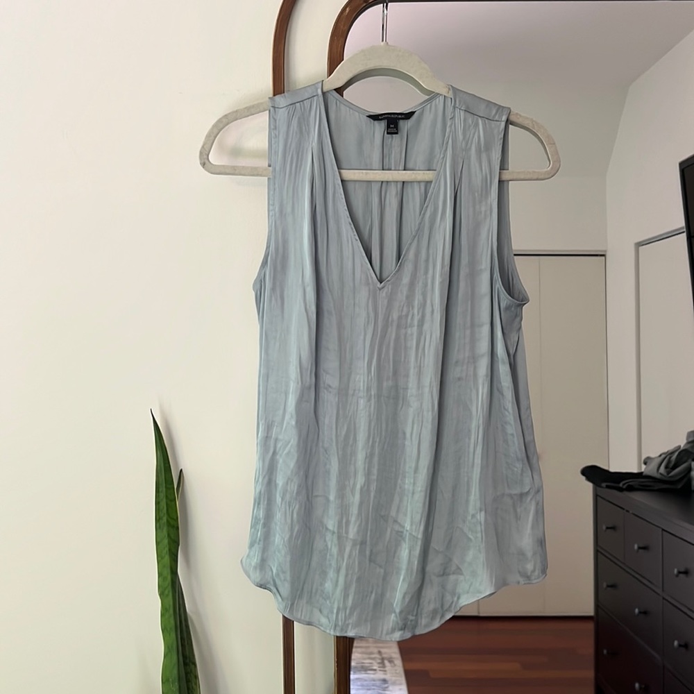 Banana republic silky sleeveless dress shirt